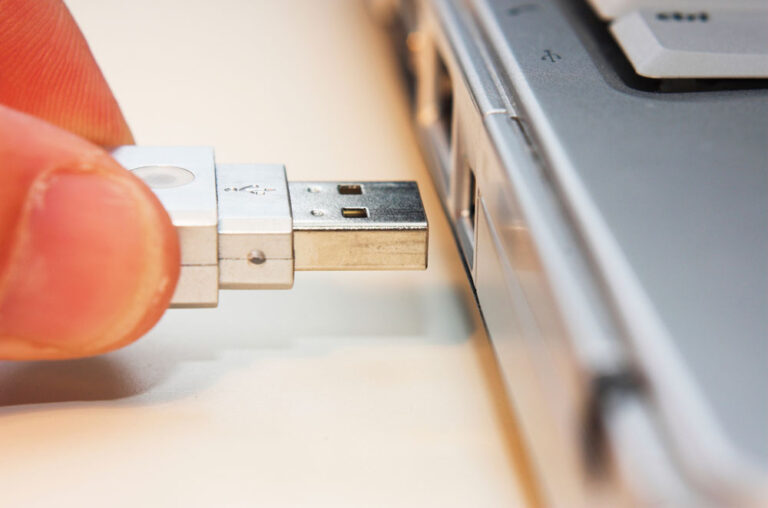 5 Reasons & Solutions When USB Flash Drive Keeps Disconnecting And ...